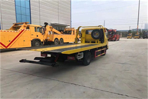 伊宁非事故拖车